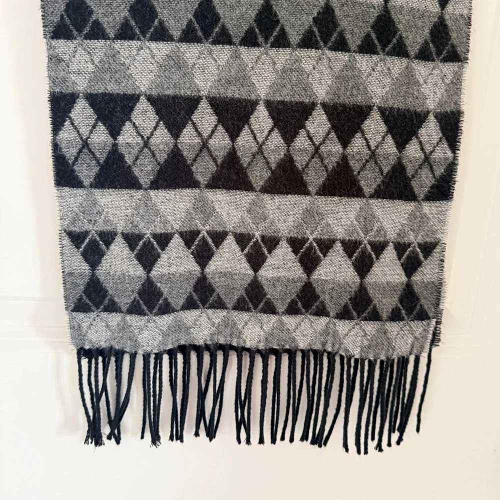 Bundle of 4 men's winter fringe acrylic scarves